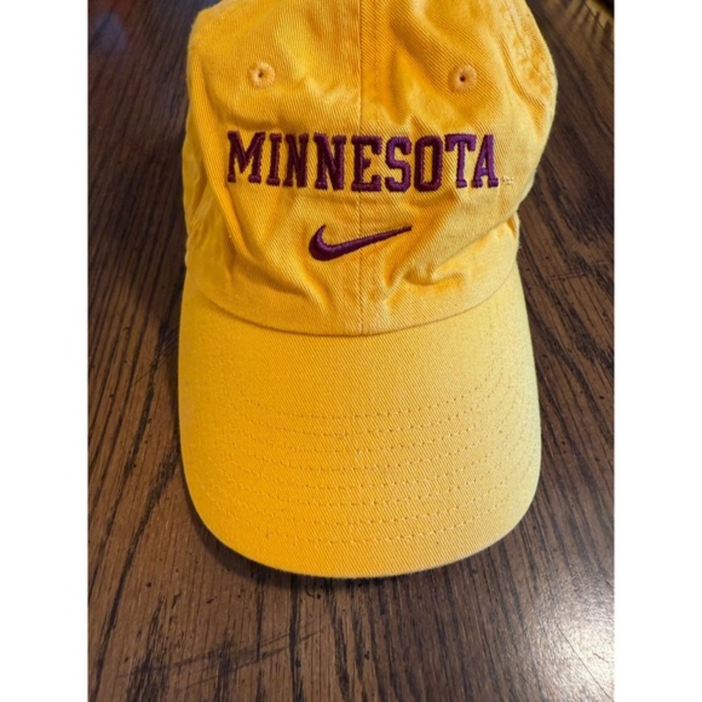 Nike Minnesota Golden Gophers Hat Swoosh On-Field Adjustable Cap Gold Maroon S/M